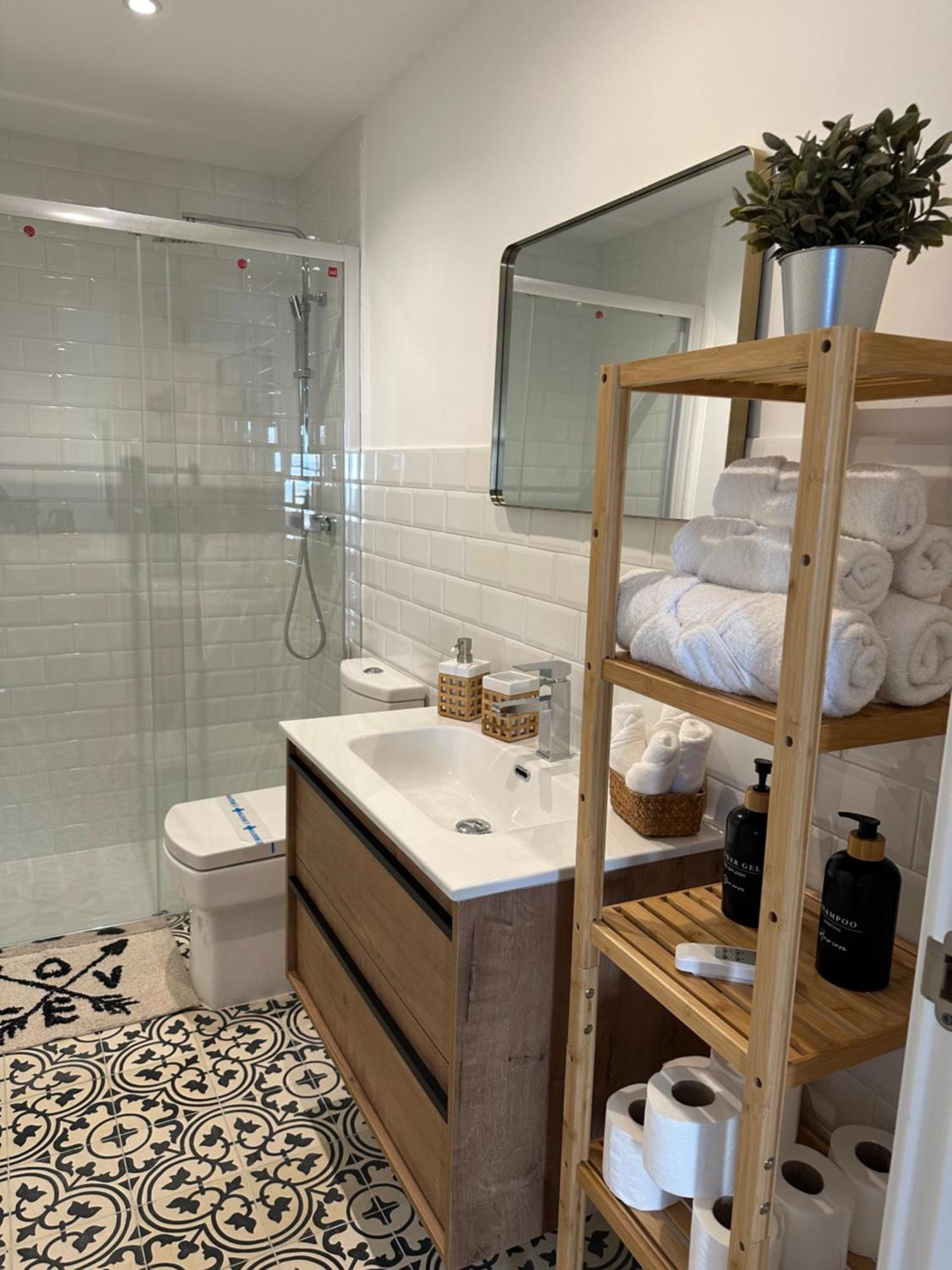 Apartamentos Urbanin I Plaza Ayuntamiento กูดีเยโร ภายนอก รูปภาพ